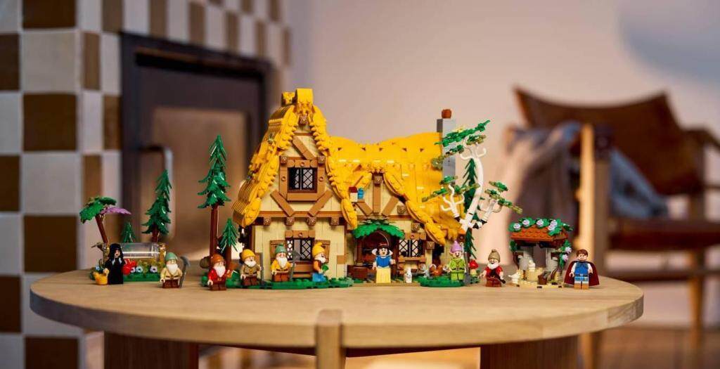LEGO®迪士尼推出《白雪公主》小屋 將經典故事細節用樂高完美重現